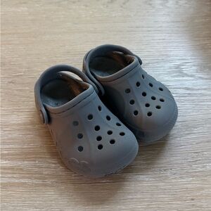 CROCS grey baby boys perforated rubber slip on shoes size 6